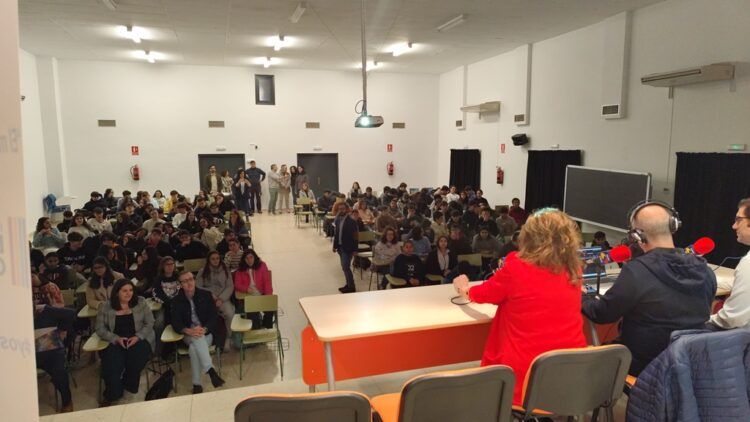 Grupo Surco conmemora el Día mundial de la Radio junto al IES Eladio Cabañero de Tomelloso que cumple su 50 aniversario