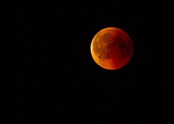 Un eclipse lunar total teñirá de rojo la luna llena el domingo 7 de septiembre