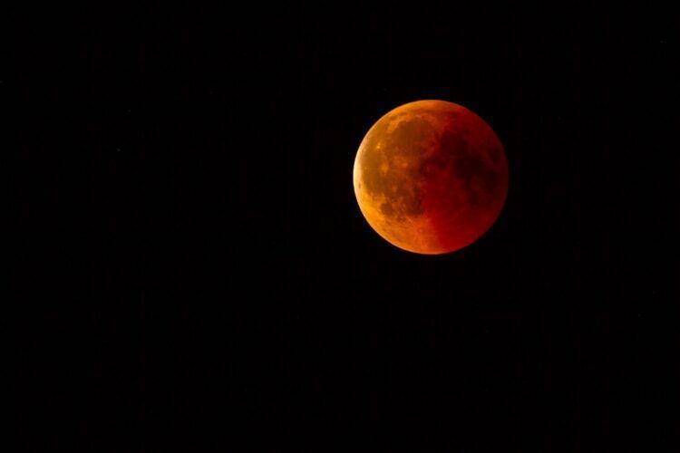 Un eclipse lunar total teñirá de rojo la luna llena el domingo 7 de septiembre