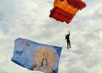 Socuéllamos recupera la exhibición de paracaidismo de la patrulla acrobática del Ejército del Aire y del Espacio