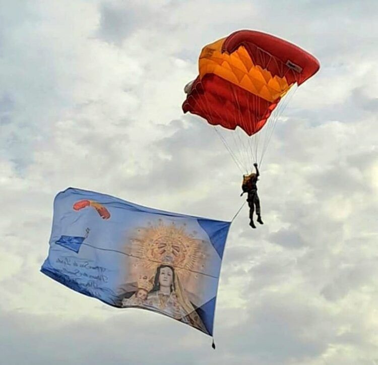 Socuéllamos recupera la exhibición de paracaidismo de la patrulla acrobática del Ejército del Aire y del Espacio