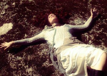 Soleá Morente brilla con luz propia en “Sirio B”, su disco más cósmico y atrevido
