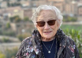 La tomellosera Adoración Mendoza, de 90 años, todo un ejemplo de voluntariado en España