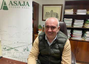 El tomellosero Emilio Cepeda dispuesto a trabajar por el campo rodeado de un joven equipo