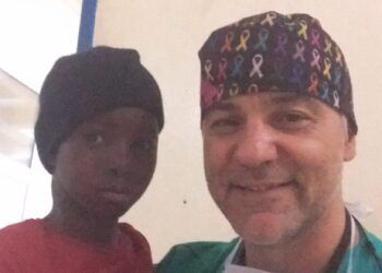 Reconocimiento al tomellosero José María Pradillos, cirujano pediátrico, por su labor humanitaria en Guinea