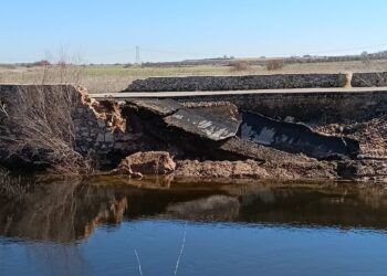 Alcalde de Arenas de San Juan, Alberto Sánchez:”está prácticamente entero, solo ha colapsado un lateral del puente”
