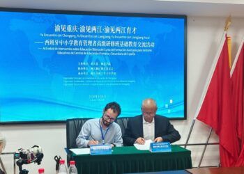 El IES Eladio Cabañero de Tomelloso firma un acuerdo de colaboración con un gran centro educativo de China