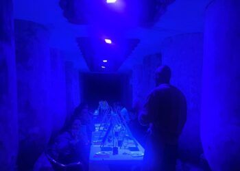Mancharte, fusión del patrimonio vinícola de Tomelloso con talleres de pintura ultravioleta