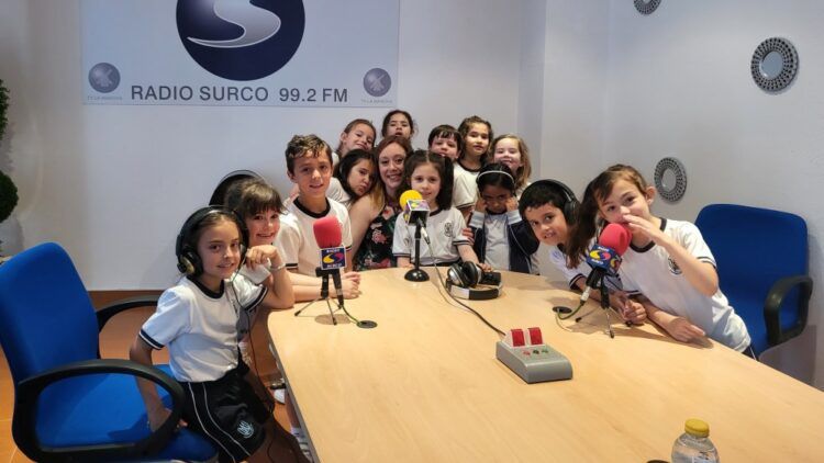 Alumnos del Colegio San José de Manzanares descubren la radio en Radio Surco